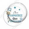 Image digitale - Animatrice qui déchire - fond blanc texte bleu