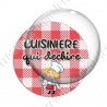 Image digitale - Cuisinière qui déchire - Fond rouge