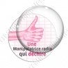 Image digitale - Une manipulatrice radio qui déchire