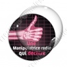 Image digitale - Une manipulatrice radio qui déchire